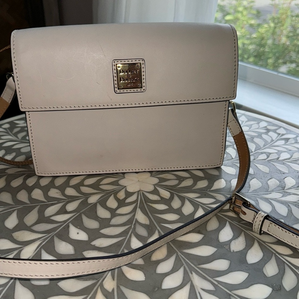 Small Dooney & Bourke crossbody purse